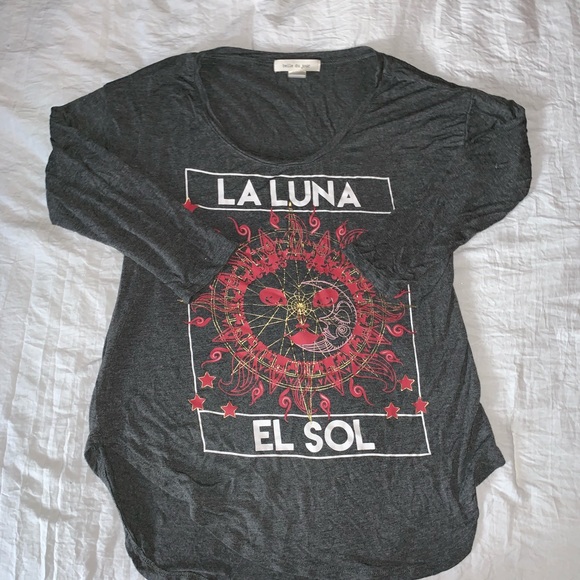 ❗️SOLD❗️ Gray Quarter Length Sleeve Shirt - Picture 4 of 11